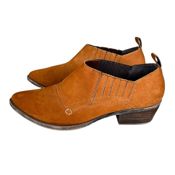 STEVE MADDEN Auckland Suede Western-Inspired Ankle Booties - Picture 3 of 10